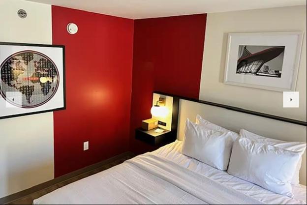 Ambassador Inn At Marquette - image 2
