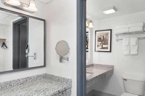 Ambassador Inn At Marquette - image 27
