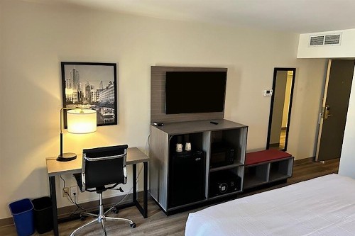 Ambassador Inn At Marquette - image 3