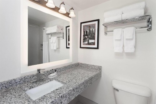 Ambassador Inn At Marquette - image 30