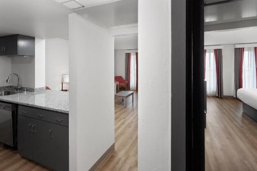 Ambassador Inn At Marquette - image 33
