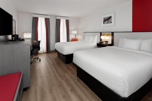 Ambassador Inn At Marquette - image 37