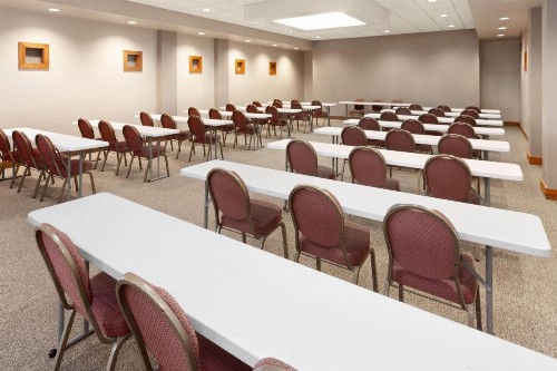 Ambassador Inn At Marquette - image 38