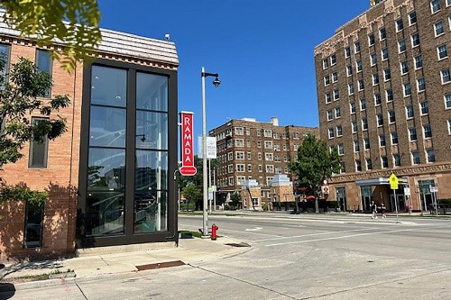 Ambassador Inn At Marquette - image 4