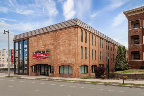 Ambassador Inn At Marquette - image 43