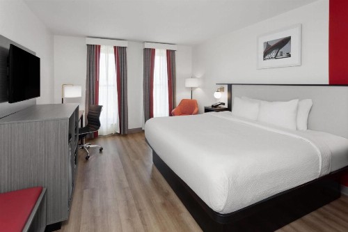 Ambassador Inn At Marquette - image 46