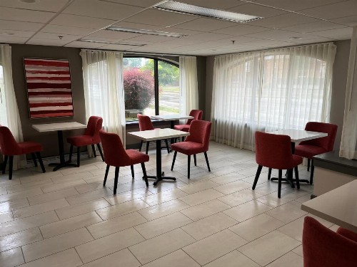 Ambassador Inn At Marquette - image 5