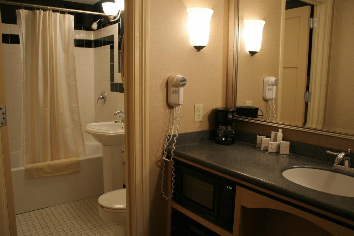 Ambassador Hotel - image 3