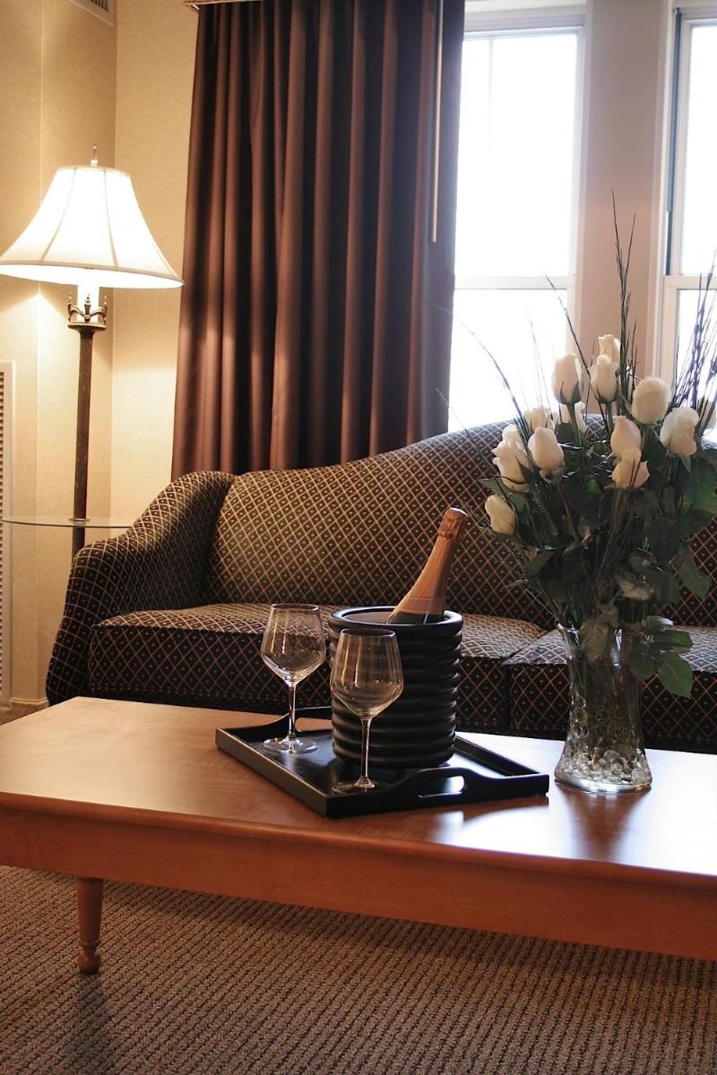 Ambassador Hotel - image 7