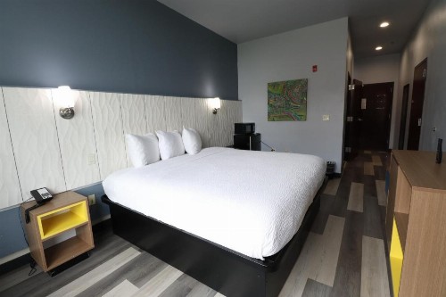 Days Inn & Suites by Wyndham Milwaukee - image 23