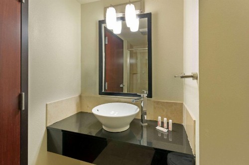 Days Inn & Suites by Wyndham Milwaukee - image 24