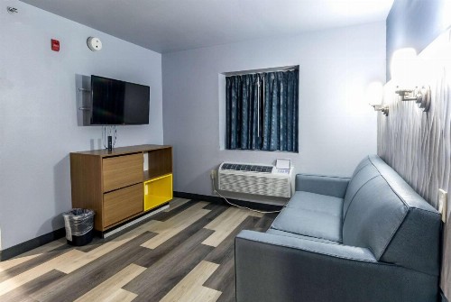 Days Inn & Suites by Wyndham Milwaukee - image 28