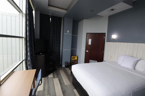 Days Inn & Suites by Wyndham Milwaukee - image 3