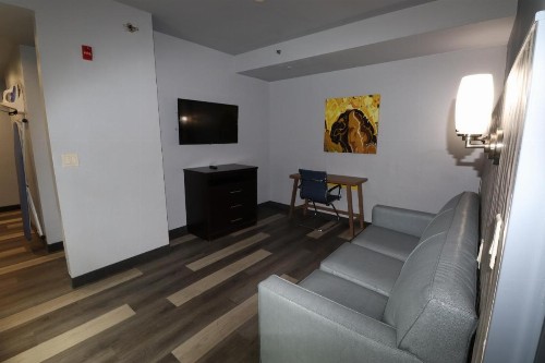 Days Inn & Suites by Wyndham Milwaukee - image 30