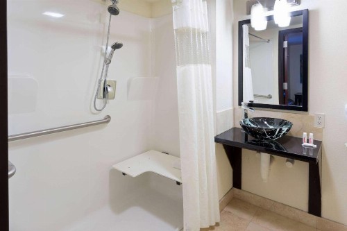 Days Inn & Suites by Wyndham Milwaukee - image 33
