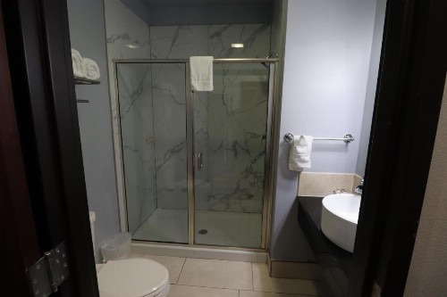 Days Inn & Suites by Wyndham Milwaukee - image 36