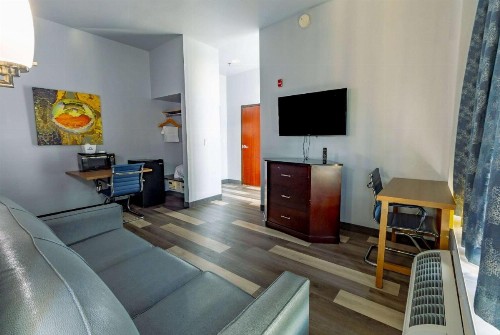 Days Inn & Suites by Wyndham Milwaukee - image 37