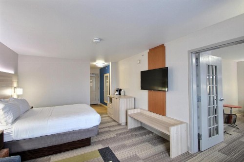 Holiday Inn Express Hotel & Suites Milwaukee Airport an IHG Hotel - image 12