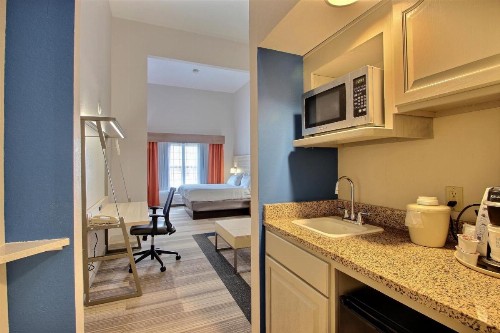 Holiday Inn Express Hotel & Suites Milwaukee Airport an IHG Hotel - image 21