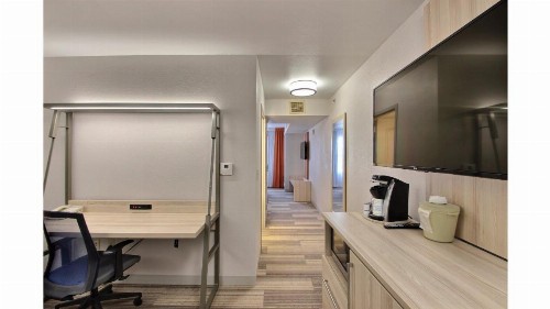 Holiday Inn Express Hotel & Suites Milwaukee Airport an IHG Hotel - image 22