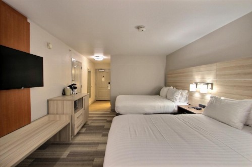 Holiday Inn Express Hotel & Suites Milwaukee Airport an IHG Hotel - image 23