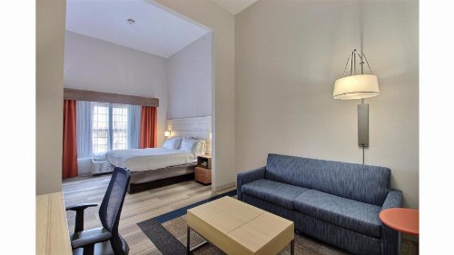 Holiday Inn Express Hotel & Suites Milwaukee Airport an IHG Hotel - image 26