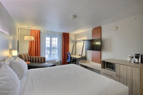 Holiday Inn Express Hotel & Suites Milwaukee Airport an IHG Hotel - image 28