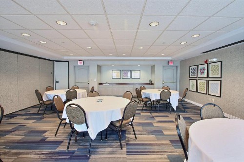 Holiday Inn Express Hotel & Suites Milwaukee Airport an IHG Hotel - image 35