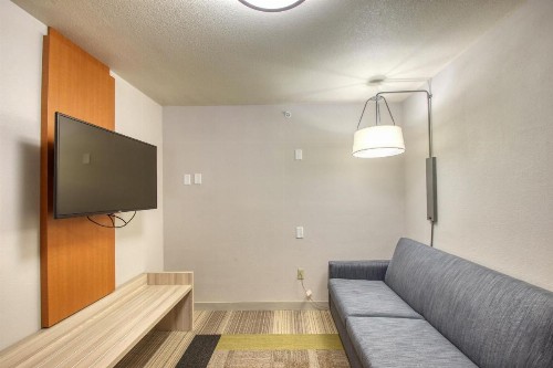 Holiday Inn Express Hotel & Suites Milwaukee Airport an IHG Hotel - image 38