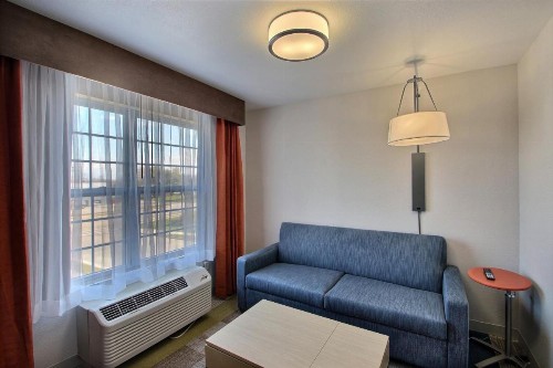 Holiday Inn Express Hotel & Suites Milwaukee Airport an IHG Hotel - image 39