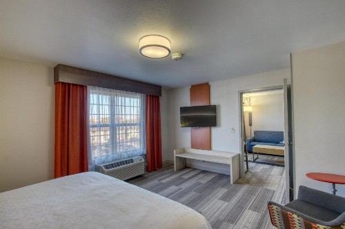 Holiday Inn Express Hotel & Suites Milwaukee Airport an IHG Hotel - image 48