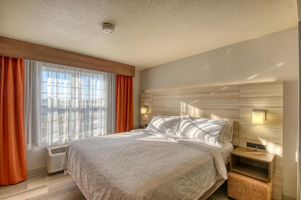 Holiday Inn Express Hotel & Suites Milwaukee Airport an IHG Hotel - image 7