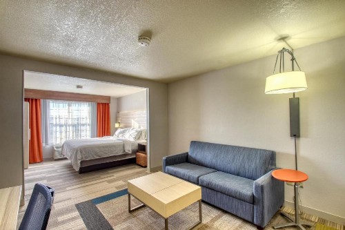 Holiday Inn Express Hotel & Suites Milwaukee Airport an IHG Hotel - image 9