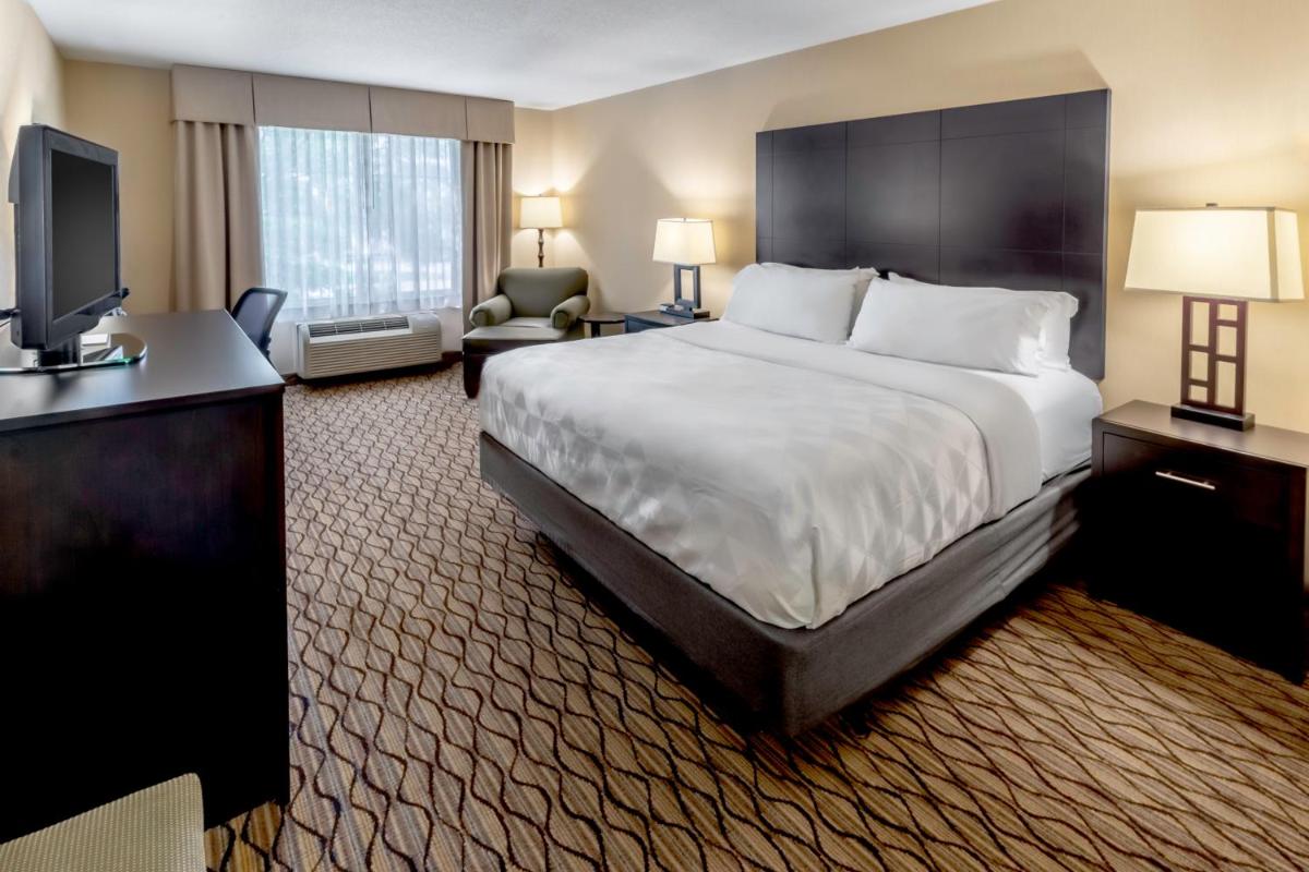Holiday Inn Milwaukee Airport an IHG Hotel - image 3