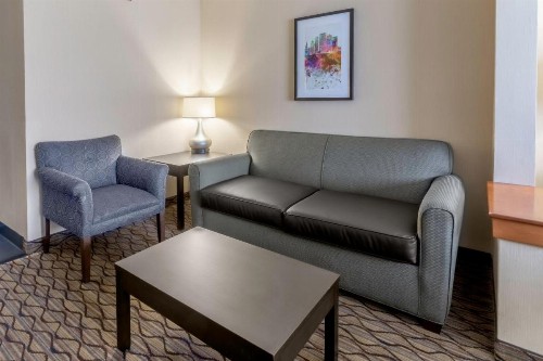 Holiday Inn Milwaukee Airport an IHG Hotel - image 4