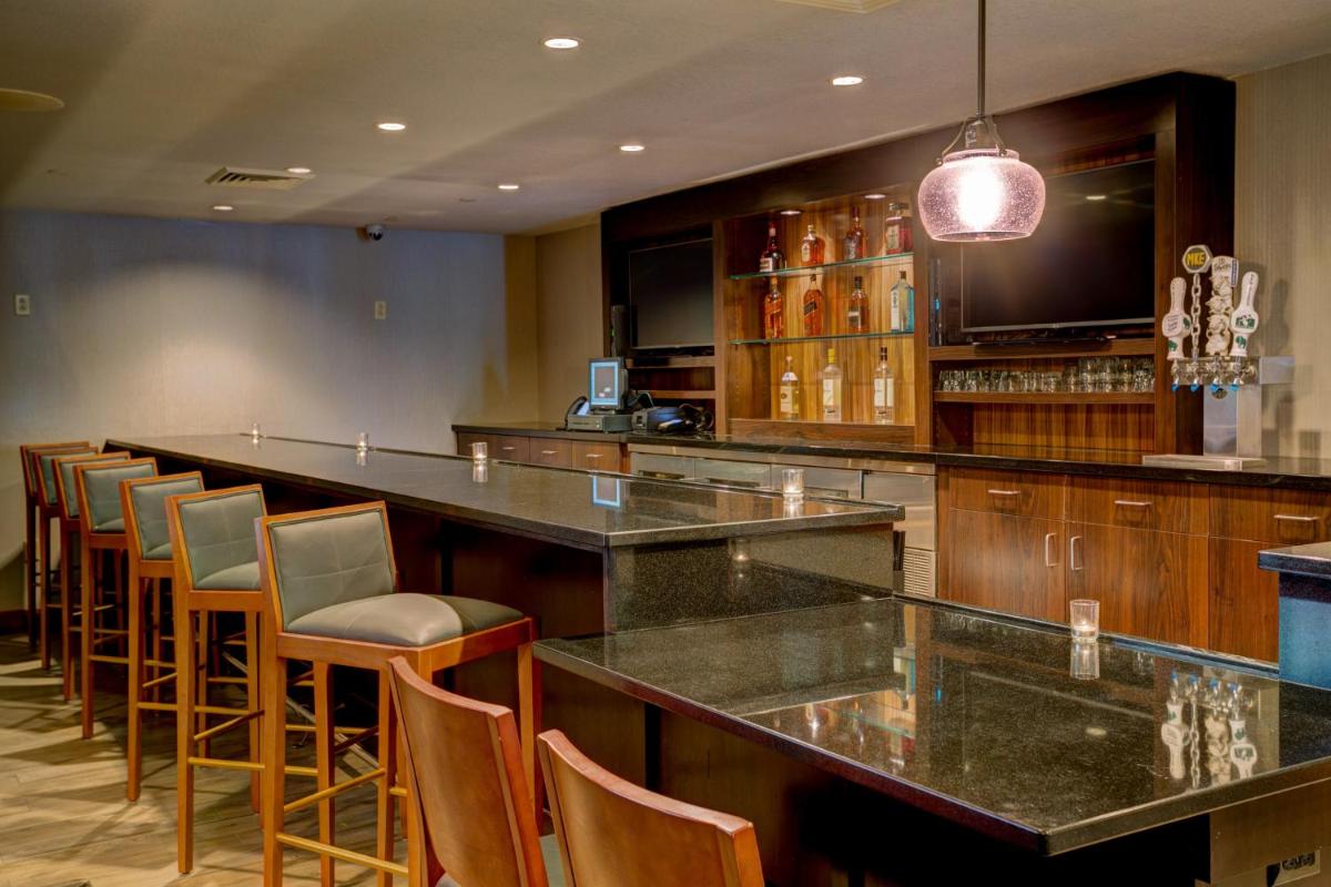Holiday Inn Milwaukee Airport an IHG Hotel - image 6