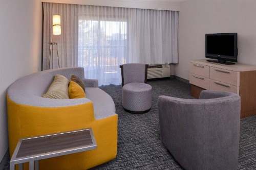 Courtyard by Marriott Milwaukee North/Brown Deer - image 10
