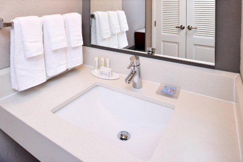 Courtyard by Marriott Milwaukee North/Brown Deer - image 18