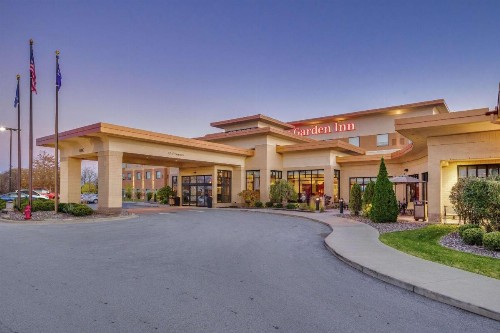 Hilton Garden Inn Milwaukee Airport - image 1