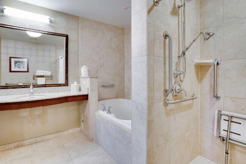 Hilton Garden Inn Milwaukee Airport - image 28