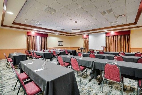 Hilton Garden Inn Milwaukee Airport - image 37