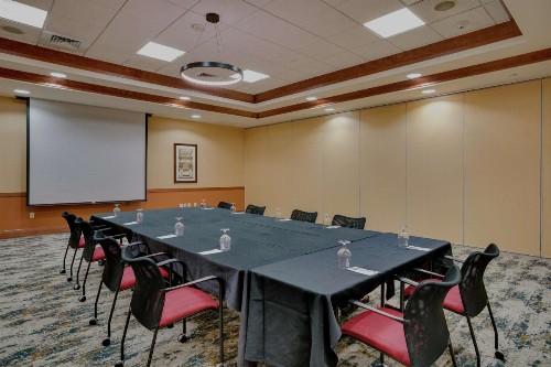 Hilton Garden Inn Milwaukee Airport - image 38