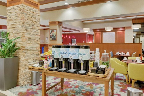 Hilton Garden Inn Milwaukee Airport - image 8