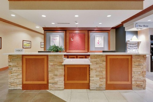 Hilton Garden Inn Milwaukee Airport - image 9