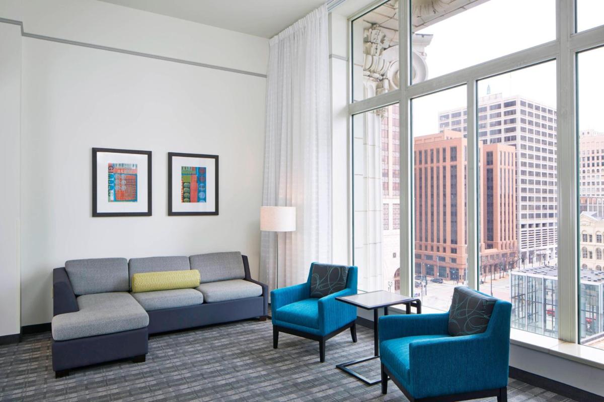 Residence Inn Milwaukee Downtown - image 2