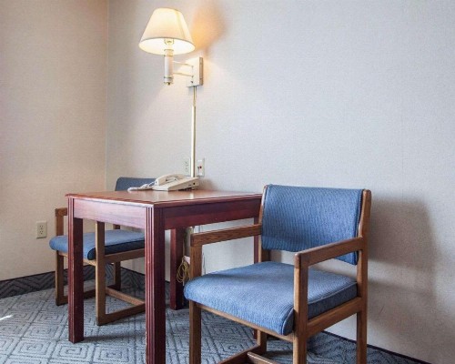 Rodeway Inn & Suites Milwaukee Airport - image 11
