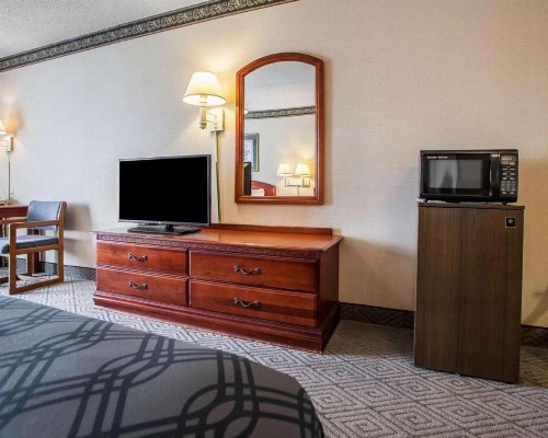 Rodeway Inn & Suites Milwaukee Airport - image 5