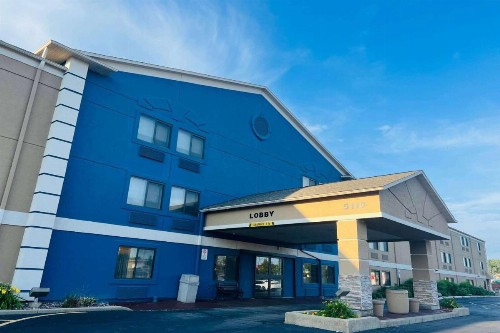 La Quinta Inn by Wyndham Milwaukee Glendale Hampton Ave