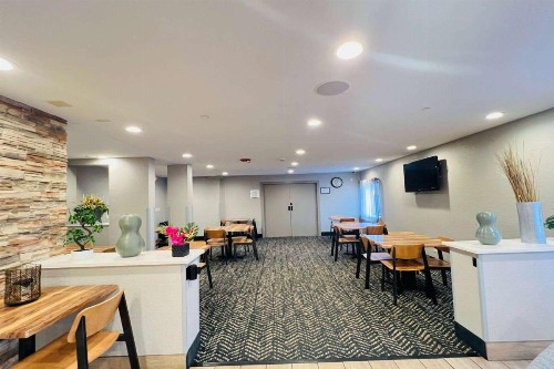 La Quinta Inn by Wyndham Milwaukee Glendale Hampton Ave - image 10
