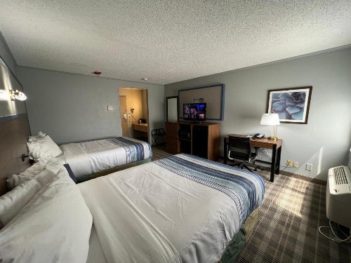 La Quinta Inn by Wyndham Milwaukee Glendale Hampton Ave - image 21